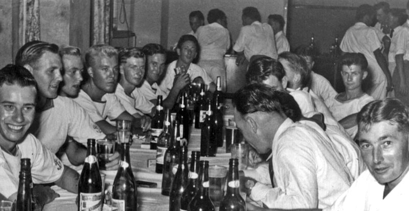 Beertime at the China Fleet Club - Hong Kong - 1954