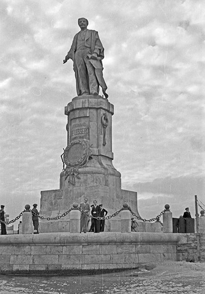 Ferdinand de Lesseps statue at Port Said in 1955