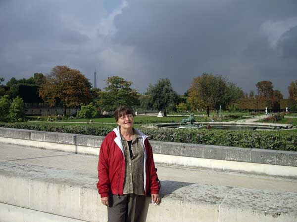 Patty at the Jardin des Tuileries