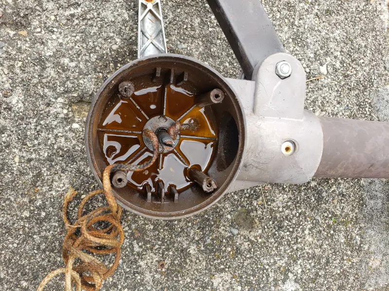 The winder end of the umbrella cord