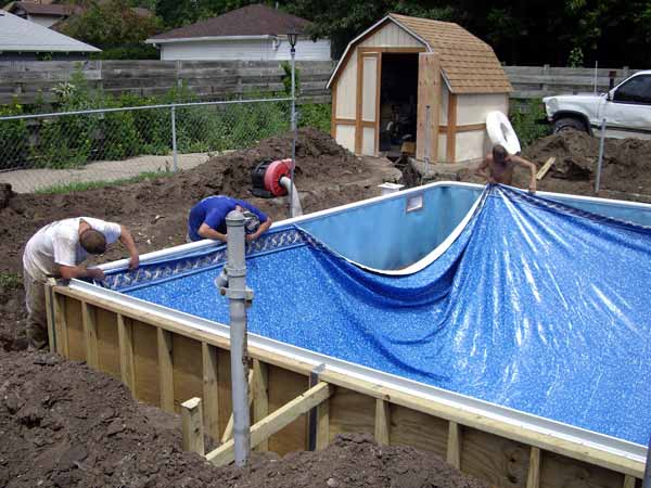 Installing the new pool liner